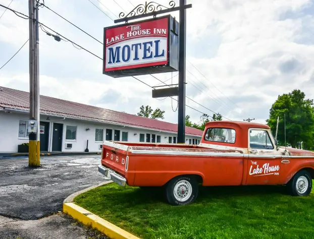 The Lake House Inn hotel detail image 1