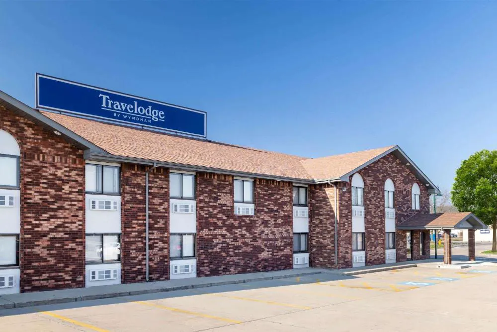 Travelodge by Wyndham Elkhart hotel hero