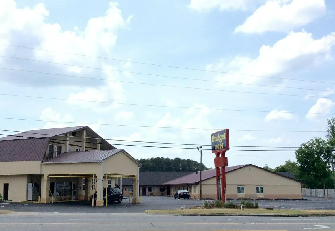 Budget Inn hotel hero