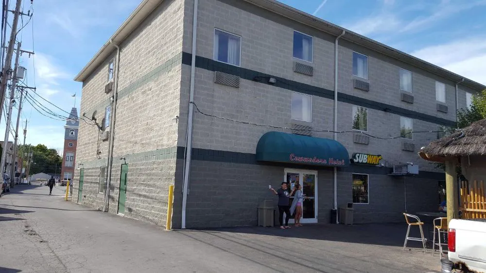 Commodore Resort hotel hero