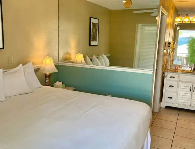 Paradise Lakes Resort; Cloth hotel detail image 4