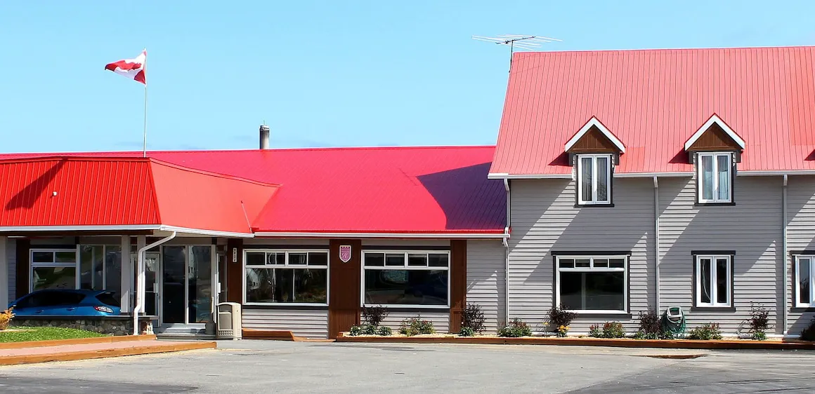 Auberge Le Caribou hotel hero