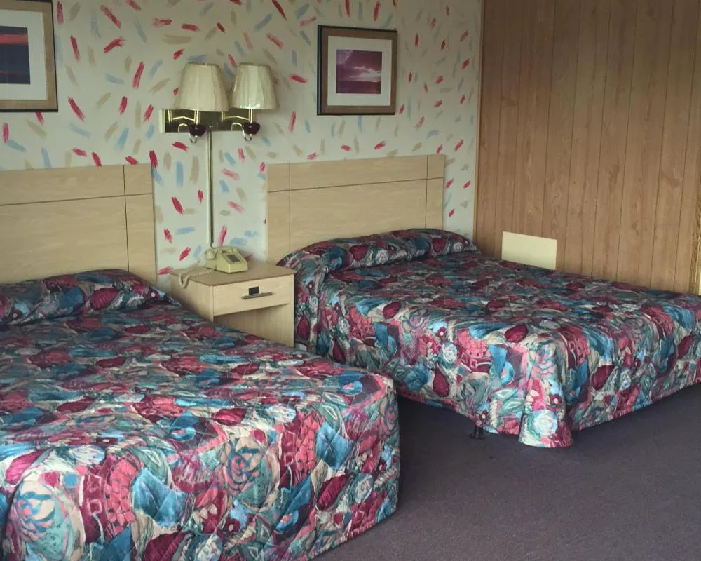 MacThrift Motor Inn hotel hero