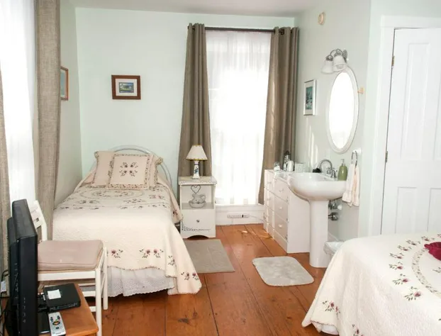 Candlebay Inn hotel detail image 3