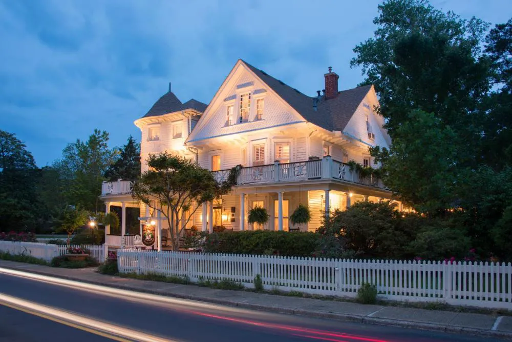 White Doe Inn hotel hero