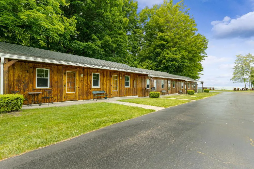 Lakeview on the Lake hotel hero