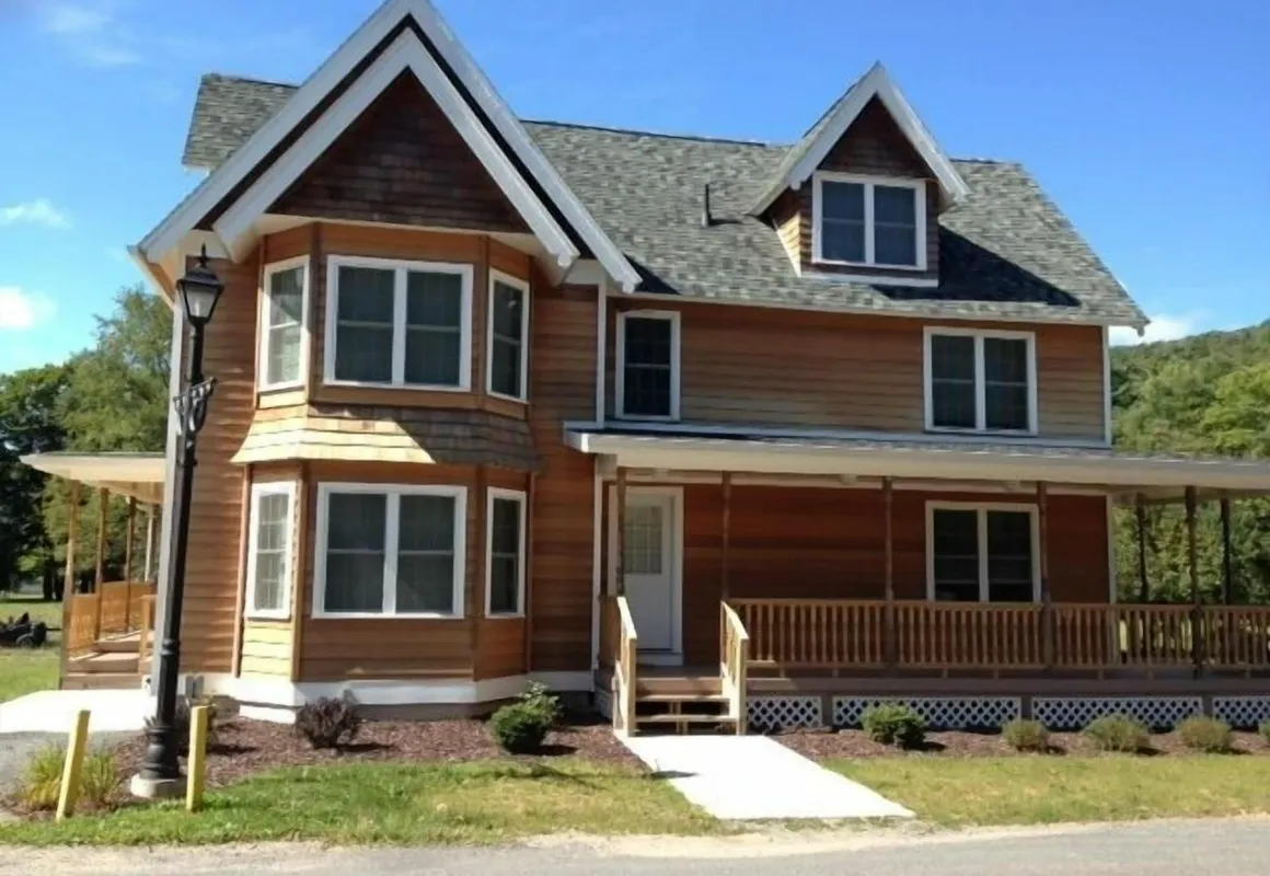 Blue Hill Lodge hotel hero