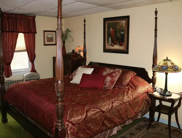 Colonial inn hotel detail image 1