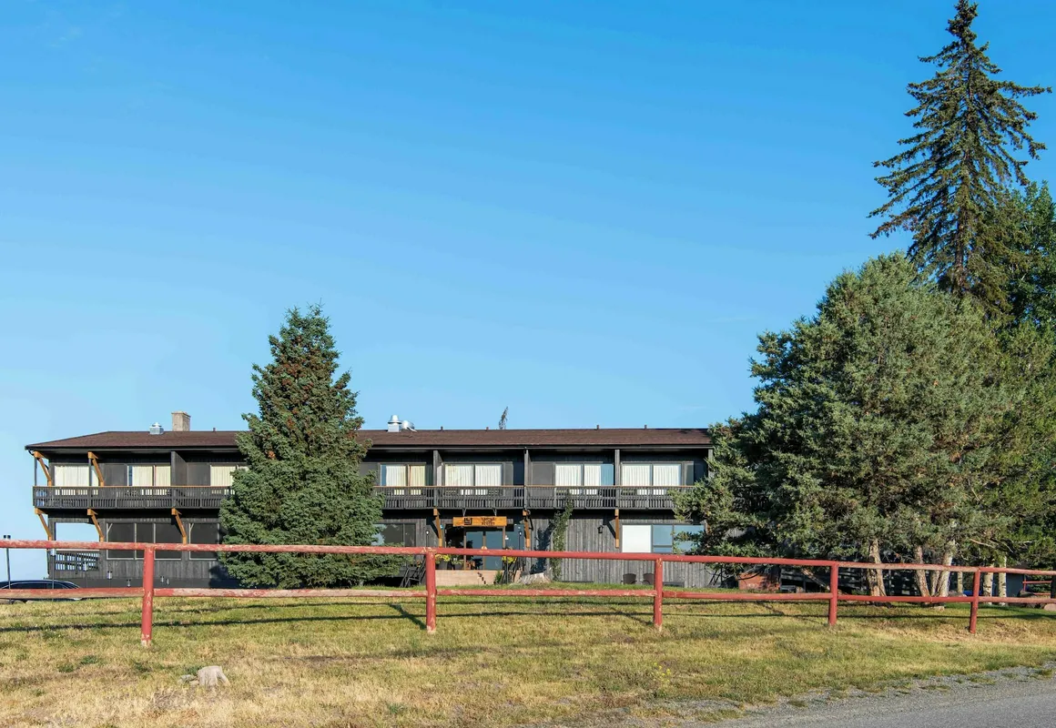 Lac Le Jeune Resort hotel hero