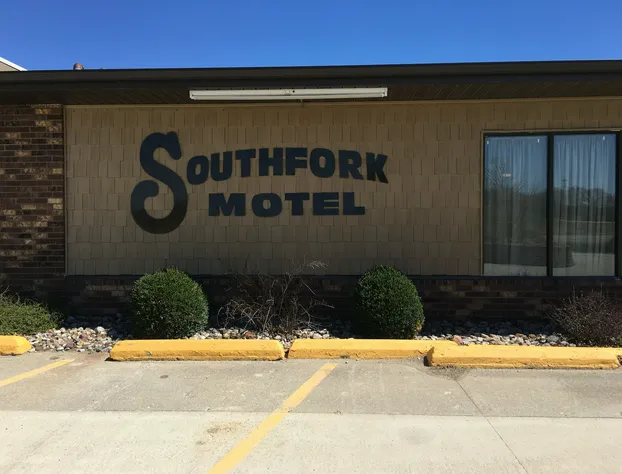 Southfork Motel and Grill hotel detail image 1