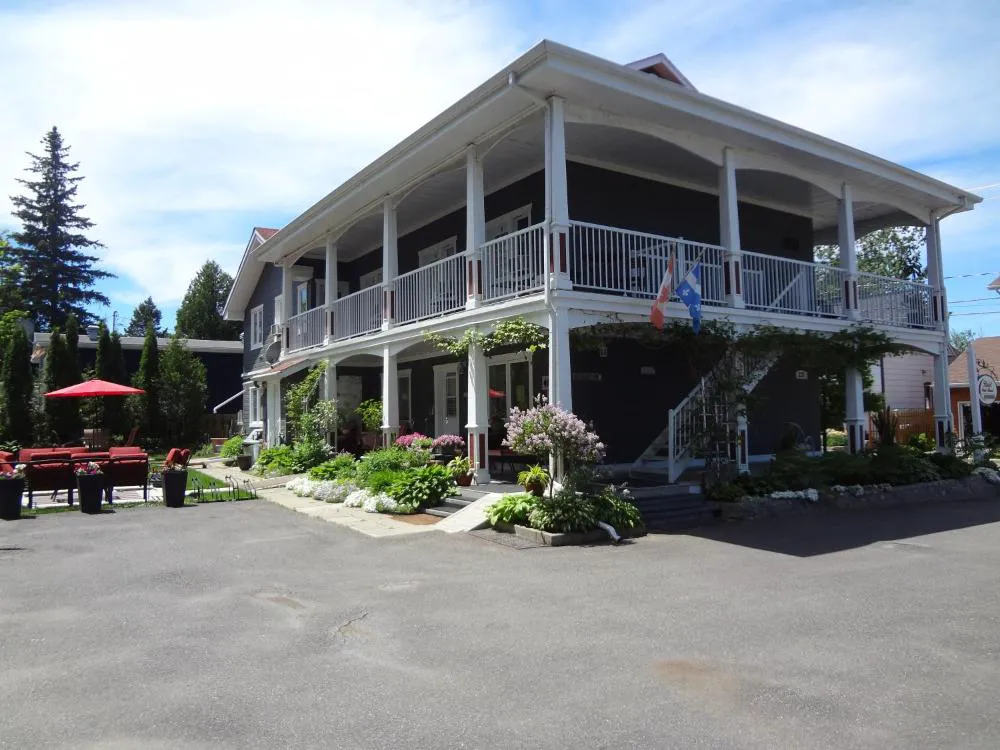 Hotel Saint-Donat hotel hero