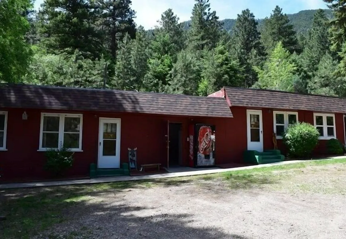 Stoney River Lodge hotel hero