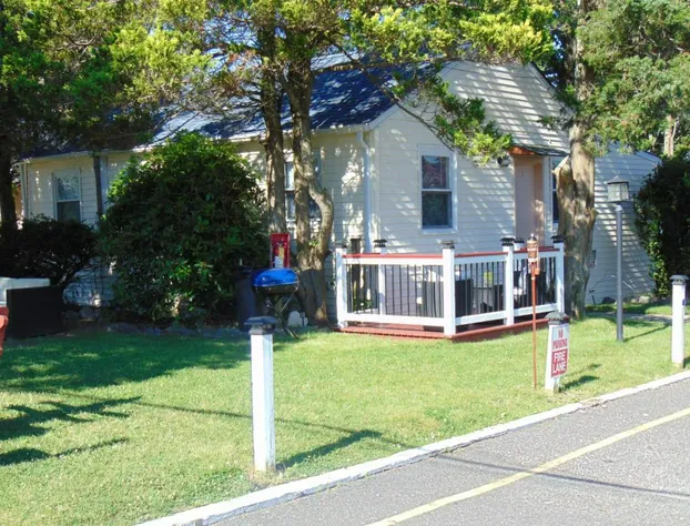 Baywatch Hotel & Marina hotel detail image 2