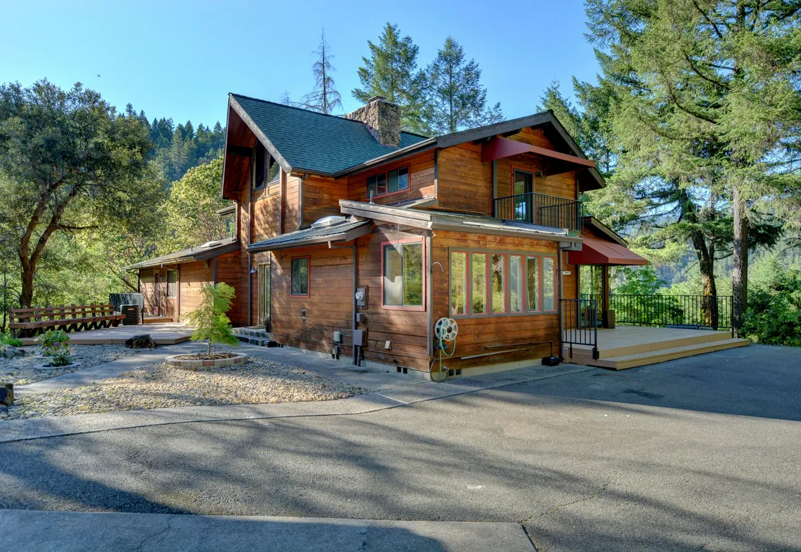 Morrison's Rogue River Lodge hotel hero