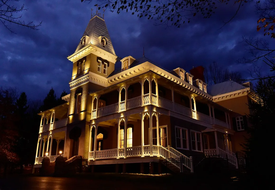 Manoir Maplewood hotel hero