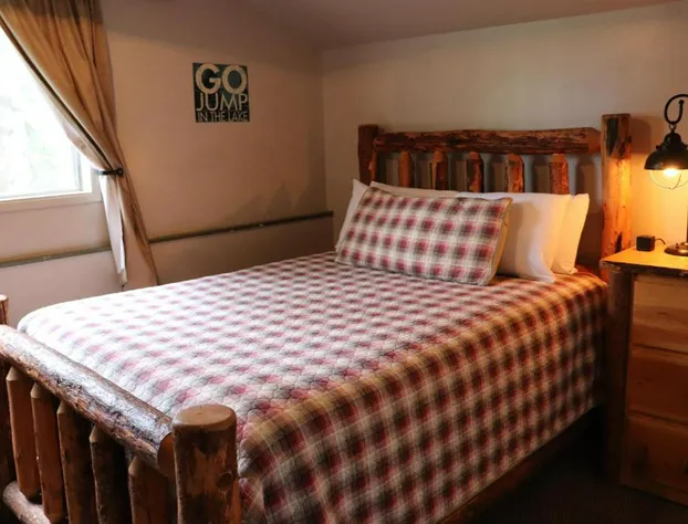 Lone Fir Resort hotel detail image 3