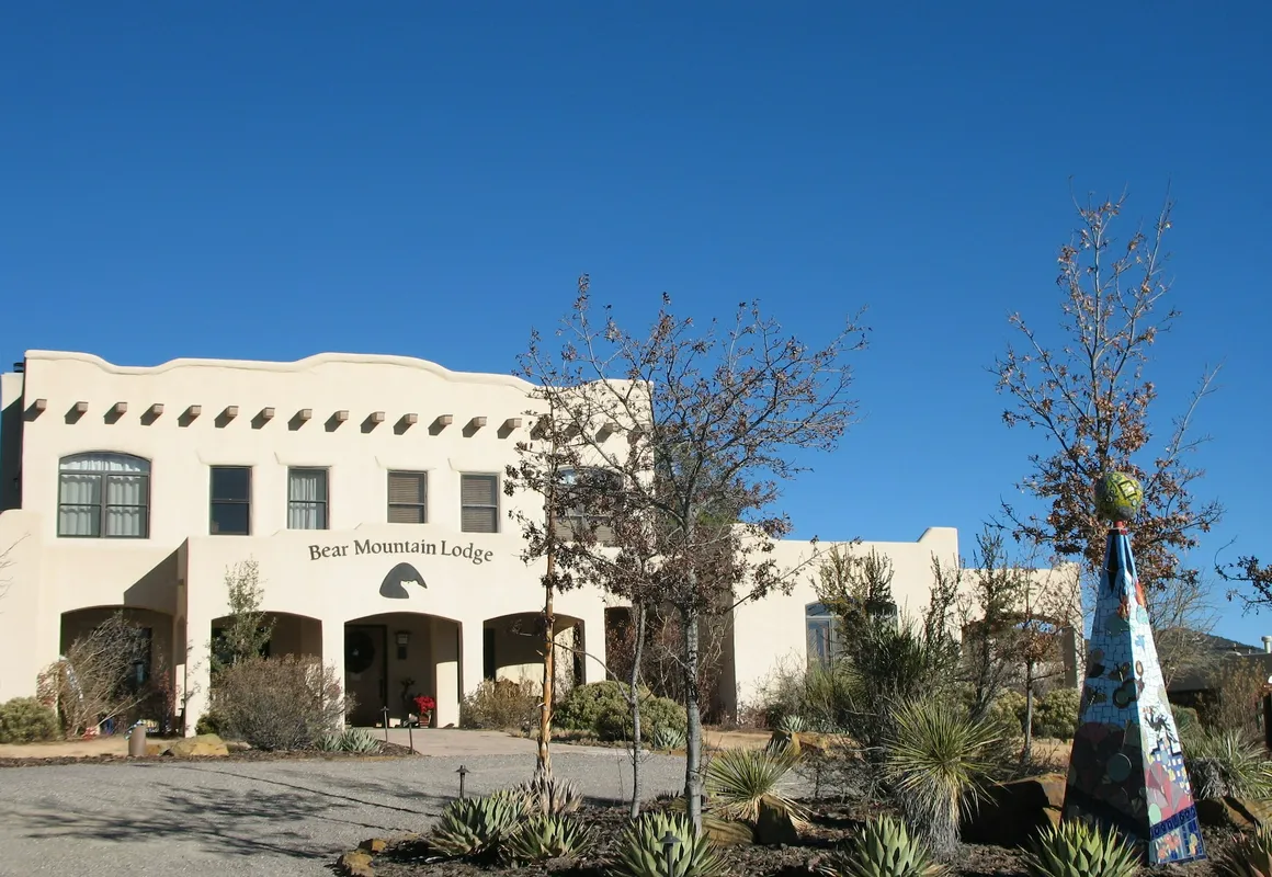 Bear Mountain Lodge hotel hero