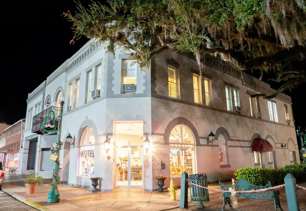 Oak Tree Hotel hotel hero