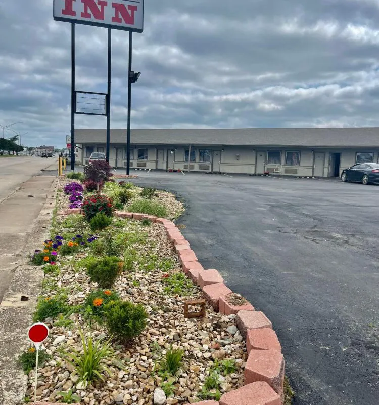 Economy Inn hotel hero