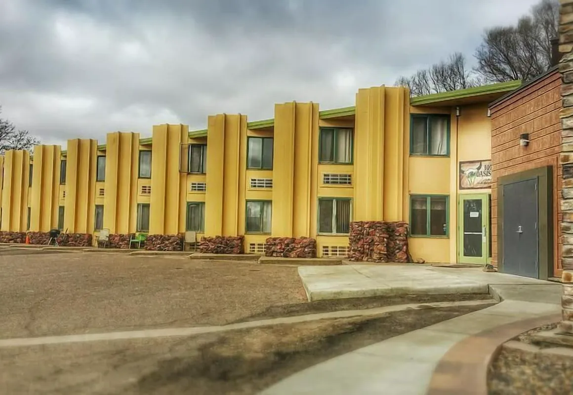 1026 Oasis Inn hotel hero