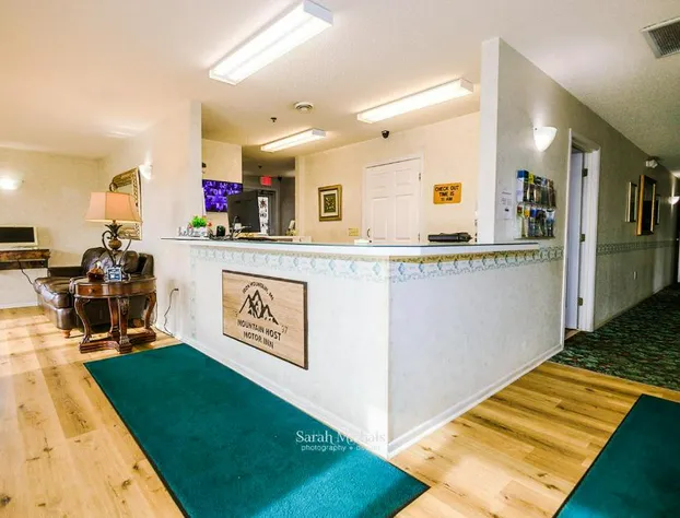 Mountain Host Motor Inn hotel detail image 1