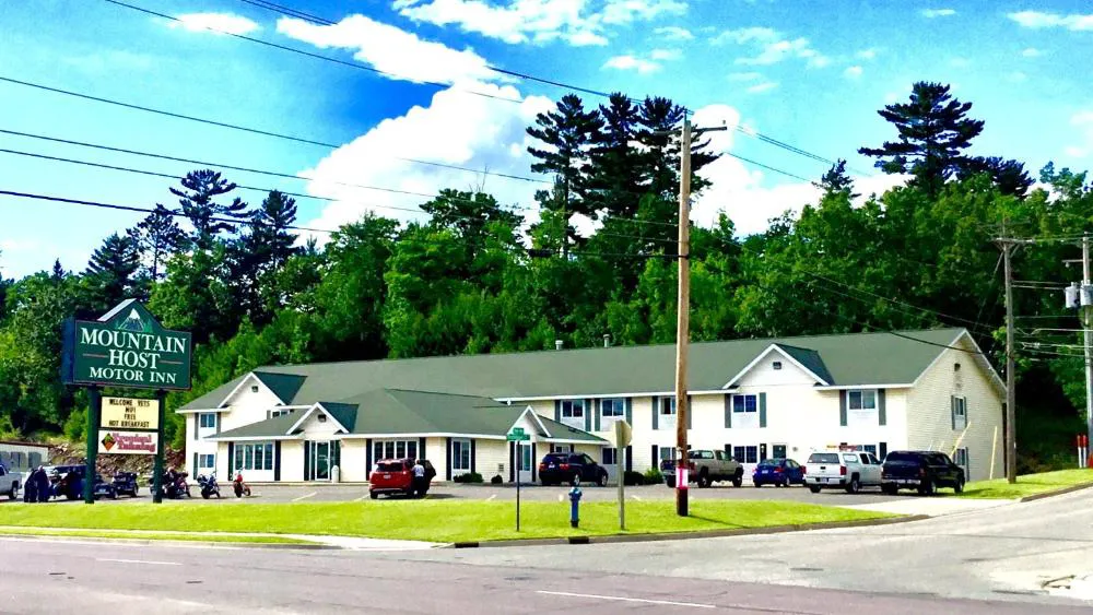 Mountain Host Motor Inn hotel hero