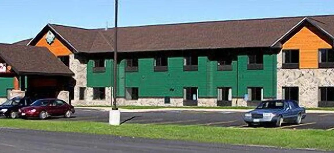 White Oak Inn & Suites hotel hero