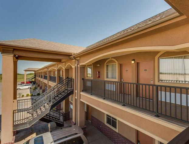 Executive Inn and Suites Cushing hotel detail image 3