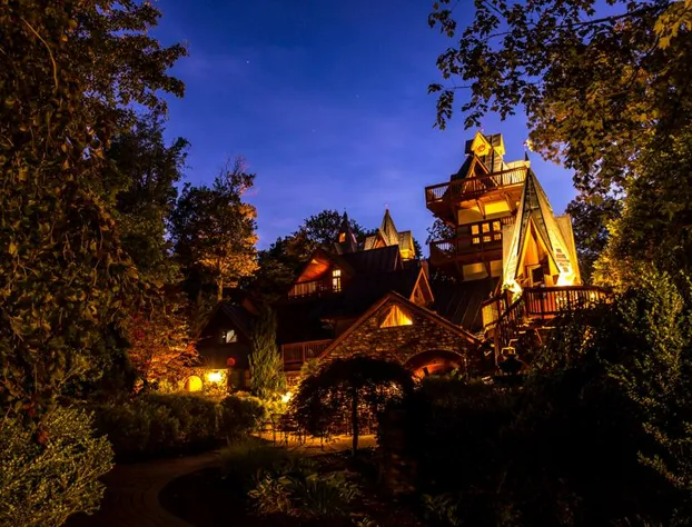 Landoll's Mohican Castle hotel detail image 1