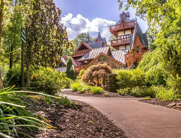 Landoll's Mohican Castle hotel detail image 2