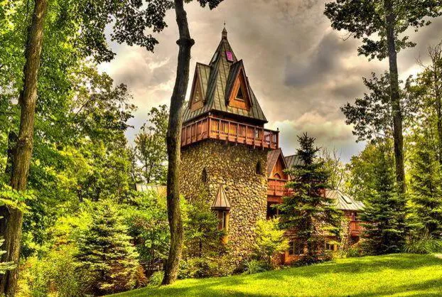 Landoll's Mohican Castle hotel detail image 4
