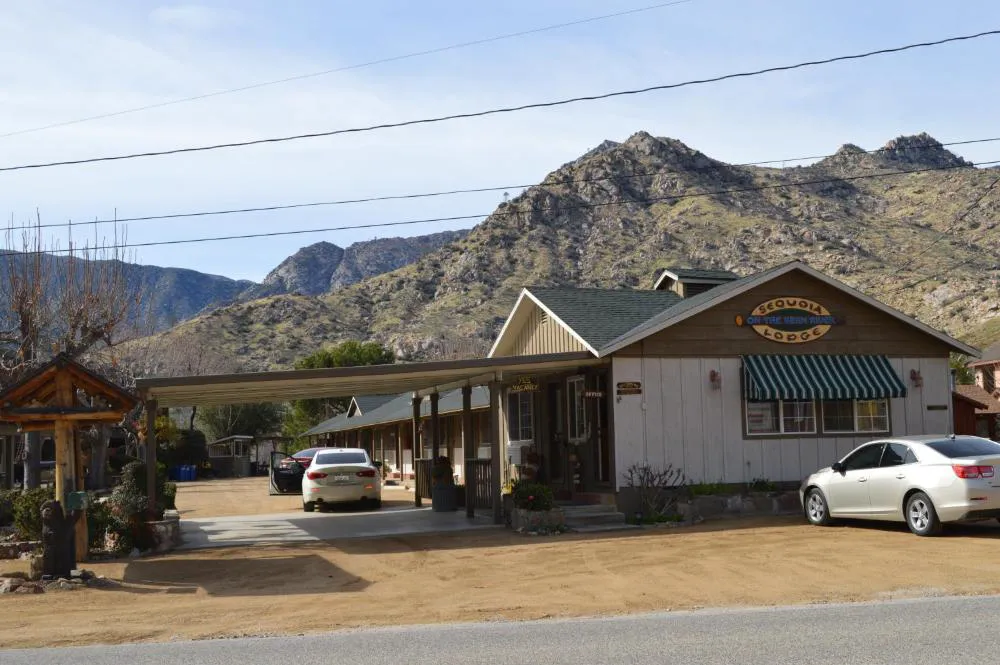 Sequoia Lodge hotel hero