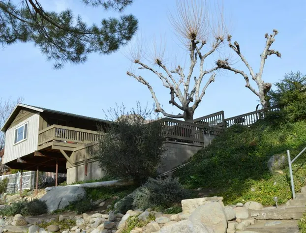 Sequoia Lodge hotel detail image 3