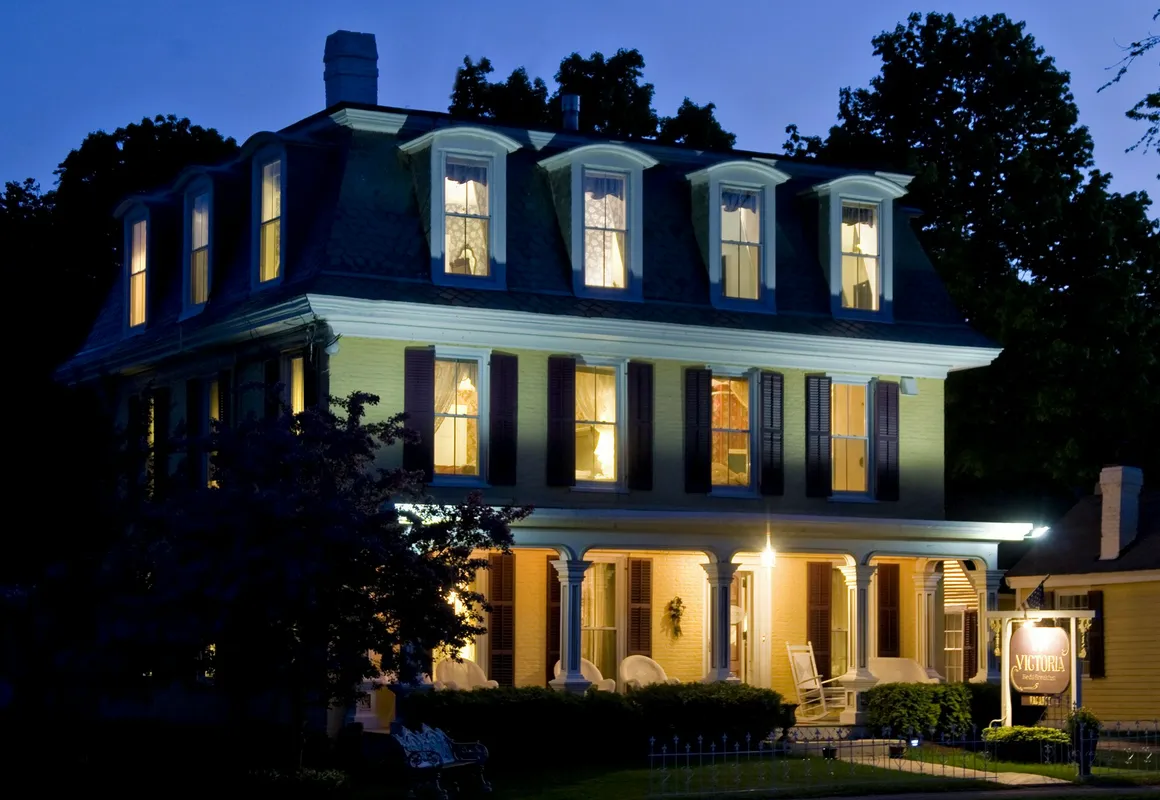 Inn Victoria hotel hero