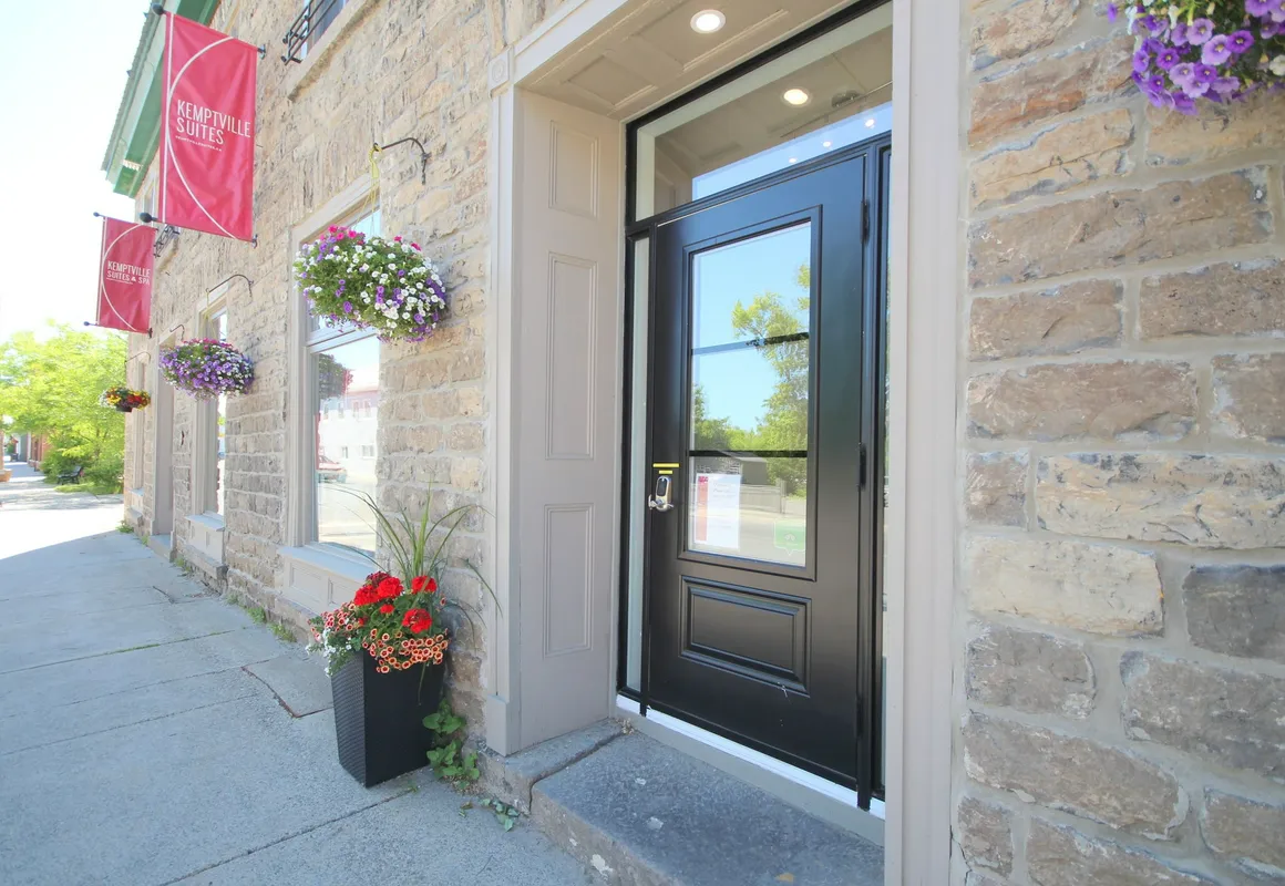 Kemptville Suites hotel hero