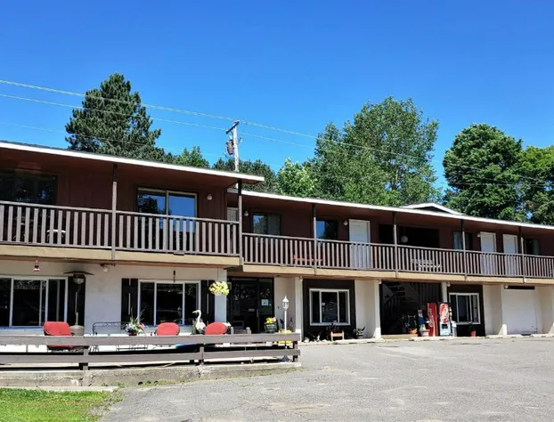 Lakeshore Motel Ice Lake hotel detail image 1