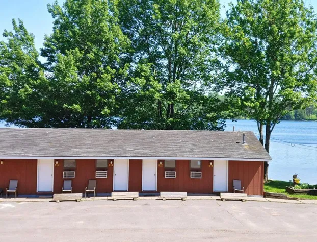 Lakeshore Motel Ice Lake hotel detail image 3