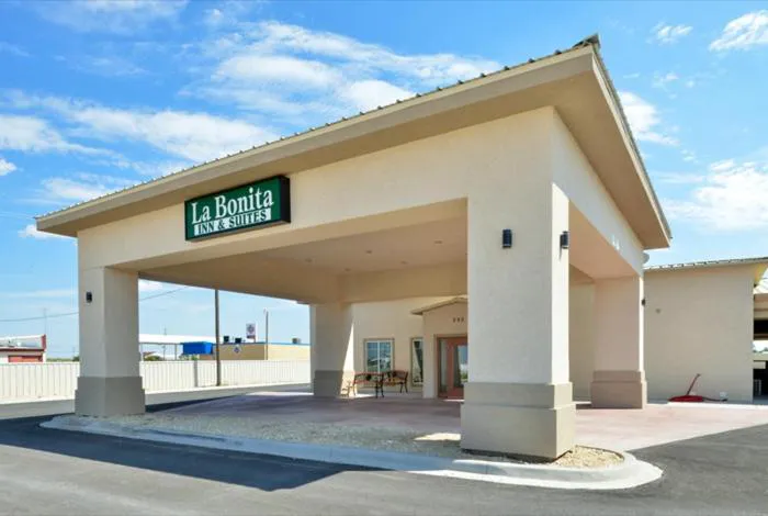 La Bonita Inn & Suites hotel hero