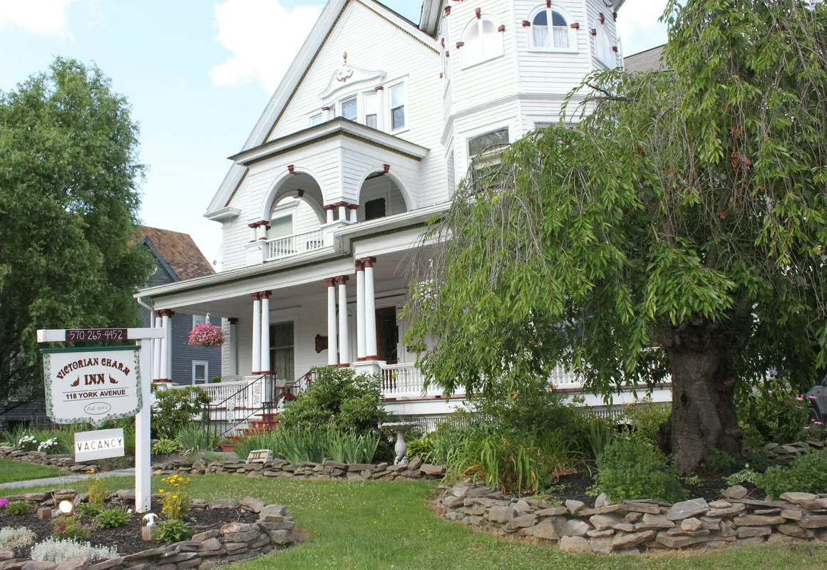 Victorian Charm Inn hotel hero