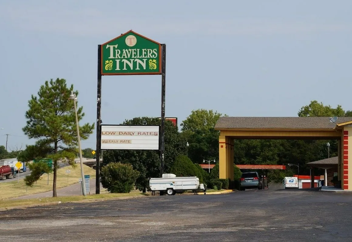 Travelers Inn hotel hero