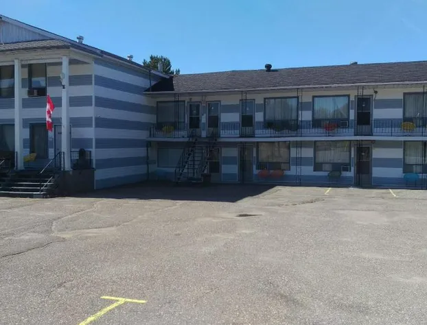 Bay Lake Inn (Frontiersman Motel) hotel detail image 2