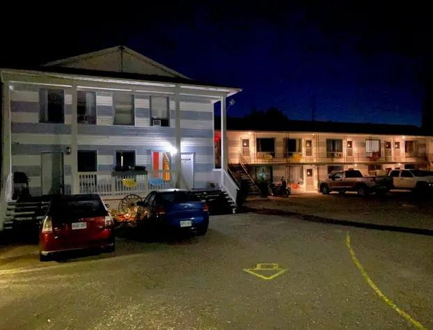 Bay Lake Inn (Frontiersman Motel) hotel detail image 1