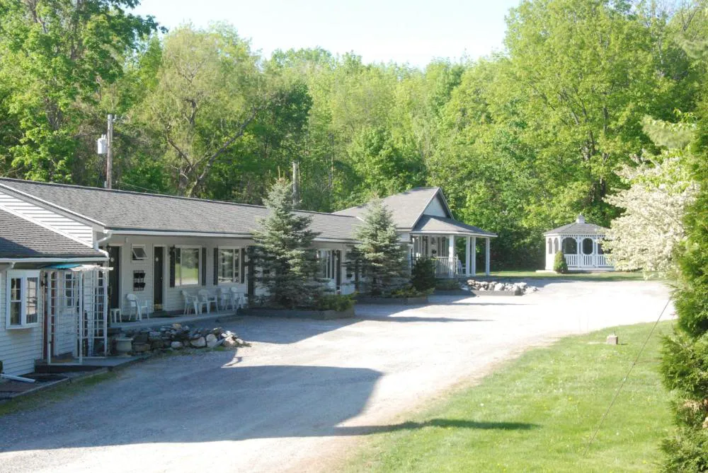 Harwood Hill Motel hotel hero