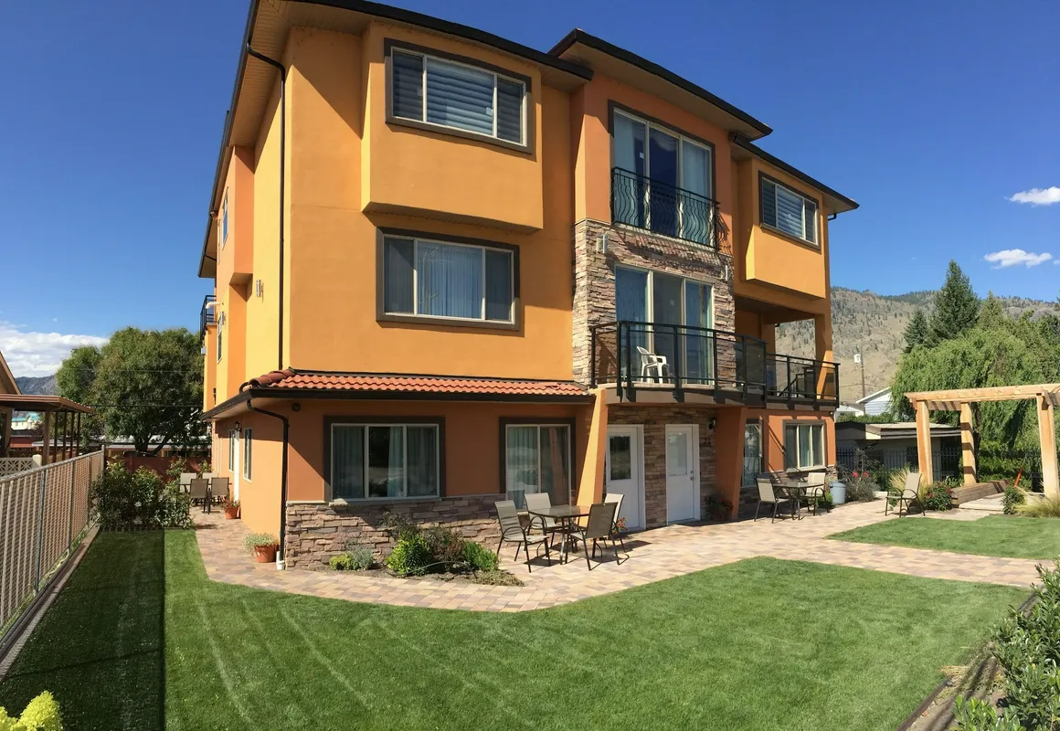 Sahara Suites hotel hero