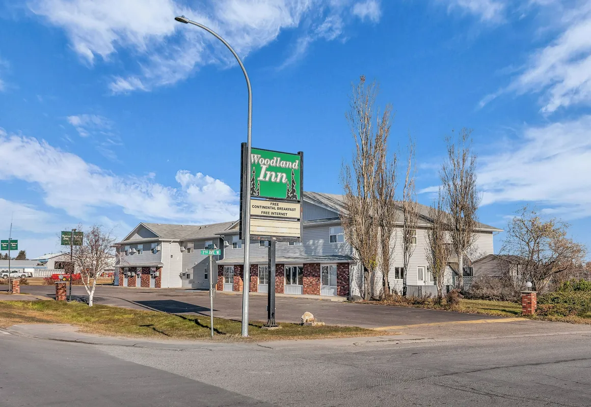 Woodland Inn Meadow Lake hotel hero