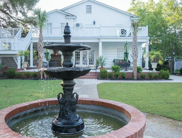 Carriage House Inn hotel detail image 2