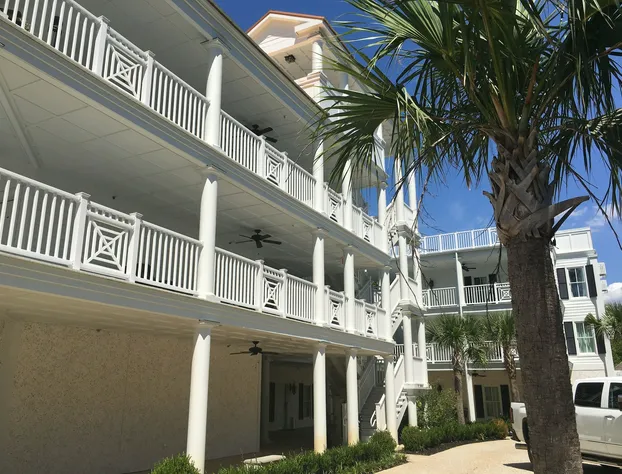 Carriage House Inn hotel detail image 1