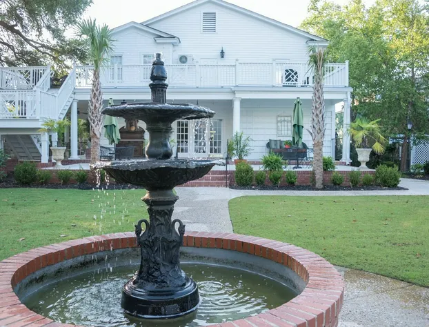 Carriage House Inn hotel detail image 2