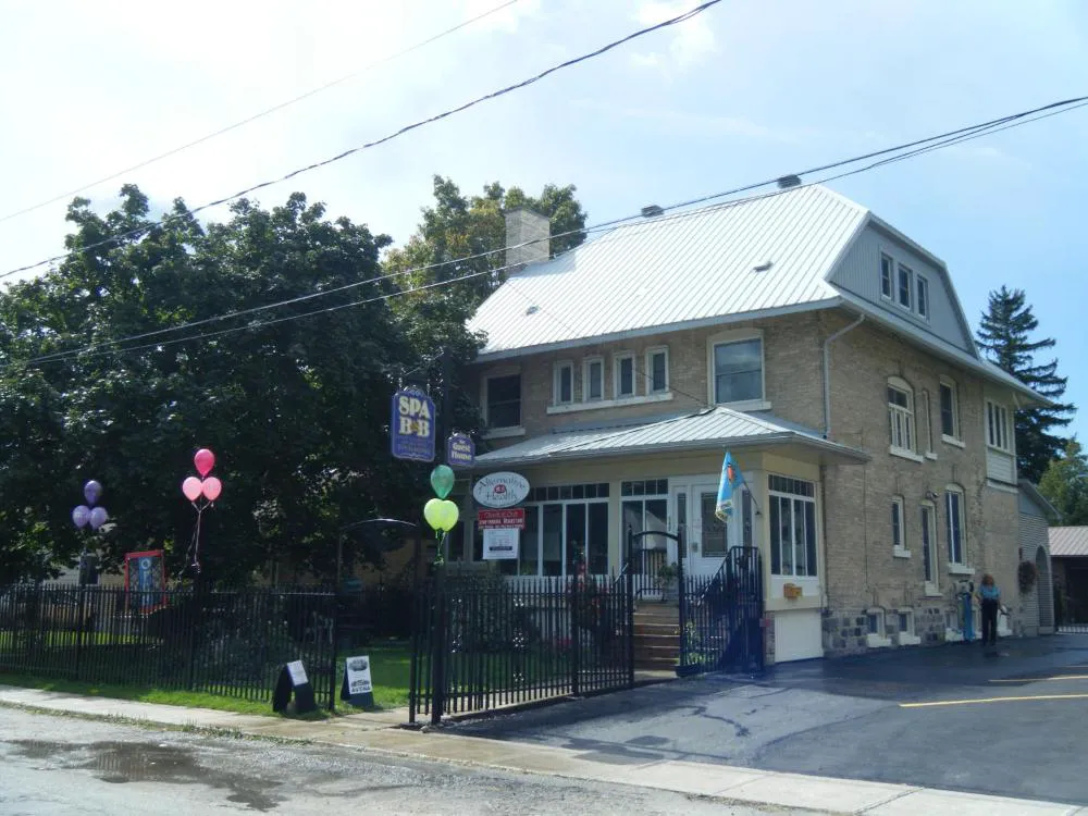 10th Avenue Guest House & Suites hotel hero