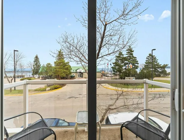 Lakeshore Inn hotel detail image 1